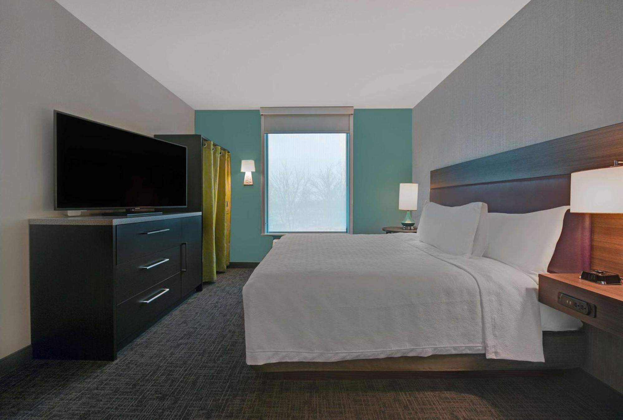 One-Bedroom King Suite - Non-Smoking